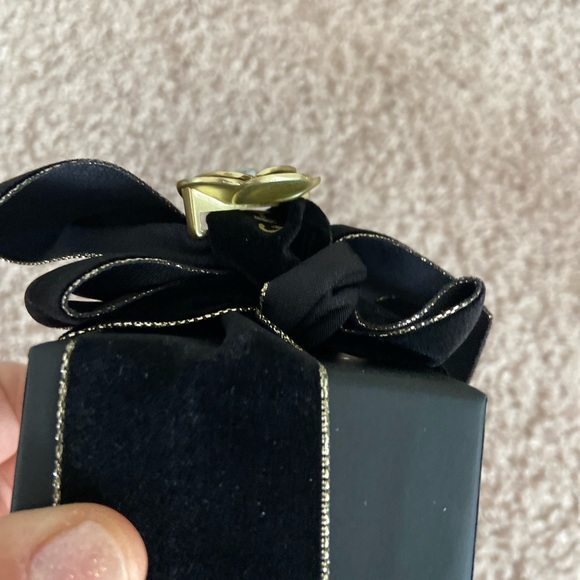 Chanel cruise collection 2023 stud earrings - Picture 9 of 16